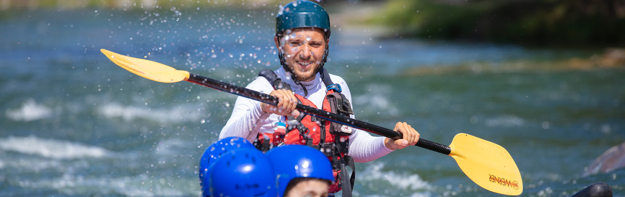 Pratique du kayak sur le Parc des eaux vives de Huningue
